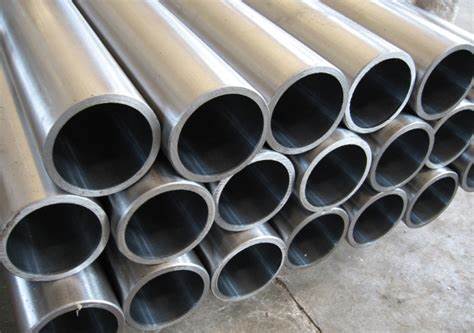Precyzyjne rury stalowe do cylindrów hydraulicznych w samochodach stanowią rdzeń układów hamulcowych i zawieszenia.